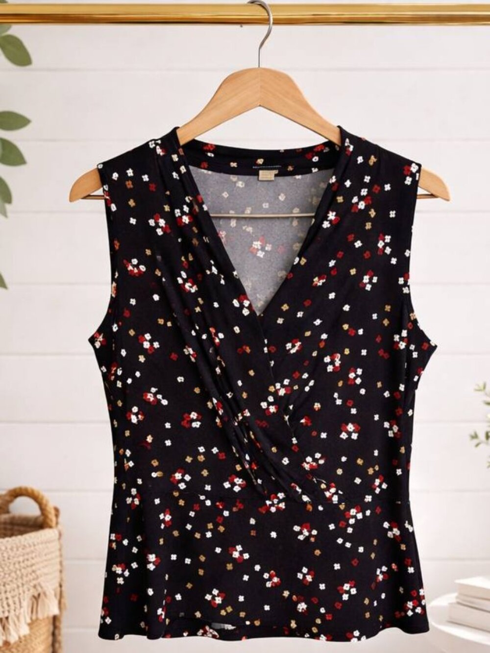 Tommy Hilfiger Sleeveless Shirt - Size Large